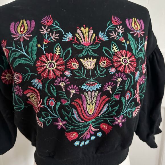 Forever21 Embroidered Floral Sweatshirt Size S - Picture 2 of 3